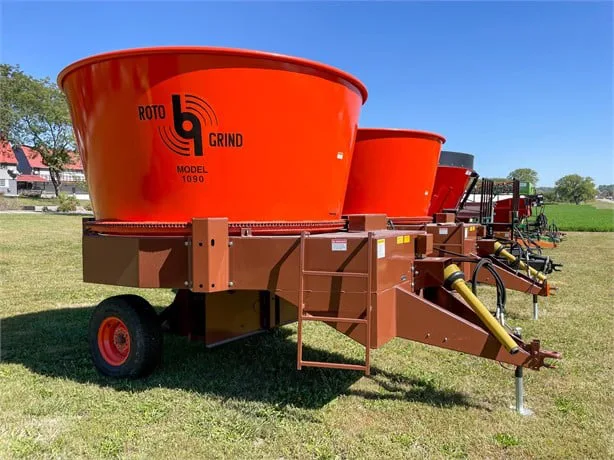 Roto Grind tub grinder at work